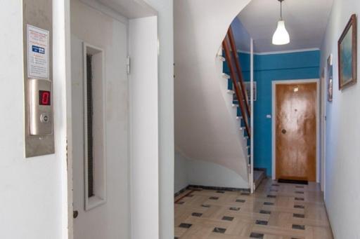 Lavish & Spacious Apt With Stunning Seaview, 10 Min Ath Airport Артеміда Екстер'єр фото