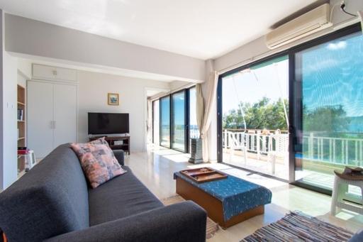 Lavish & Spacious Apt With Stunning Seaview, 10 Min Ath Airport Артеміда Екстер'єр фото