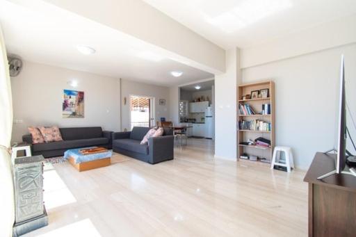 Lavish & Spacious Apt With Stunning Seaview, 10 Min Ath Airport Артеміда Екстер'єр фото