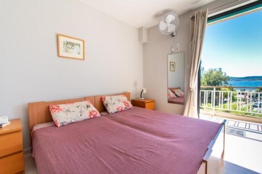 Lavish & Spacious Apt With Stunning Seaview, 10 Min Ath Airport Артеміда Екстер'єр фото