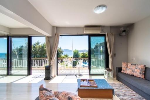 Lavish & Spacious Apt With Stunning Seaview, 10 Min Ath Airport Артеміда Екстер'єр фото